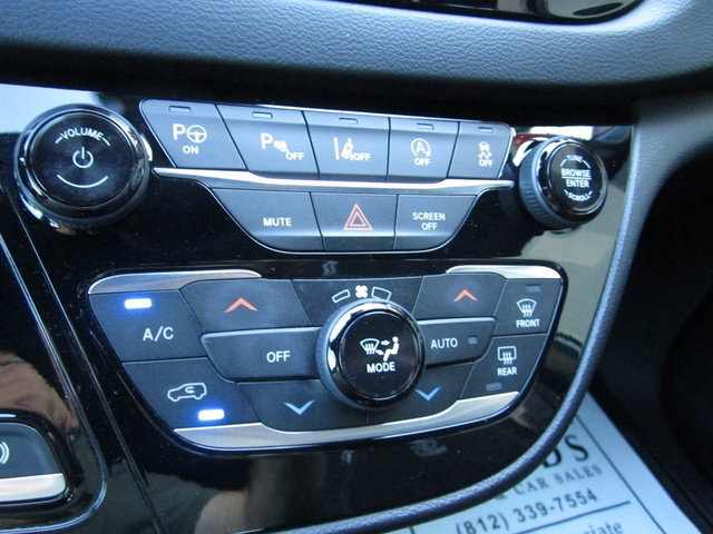 Used 2019 Chrysler Pacifica Touring Plus w/ Advanced Safetytec Group FWD image 19
