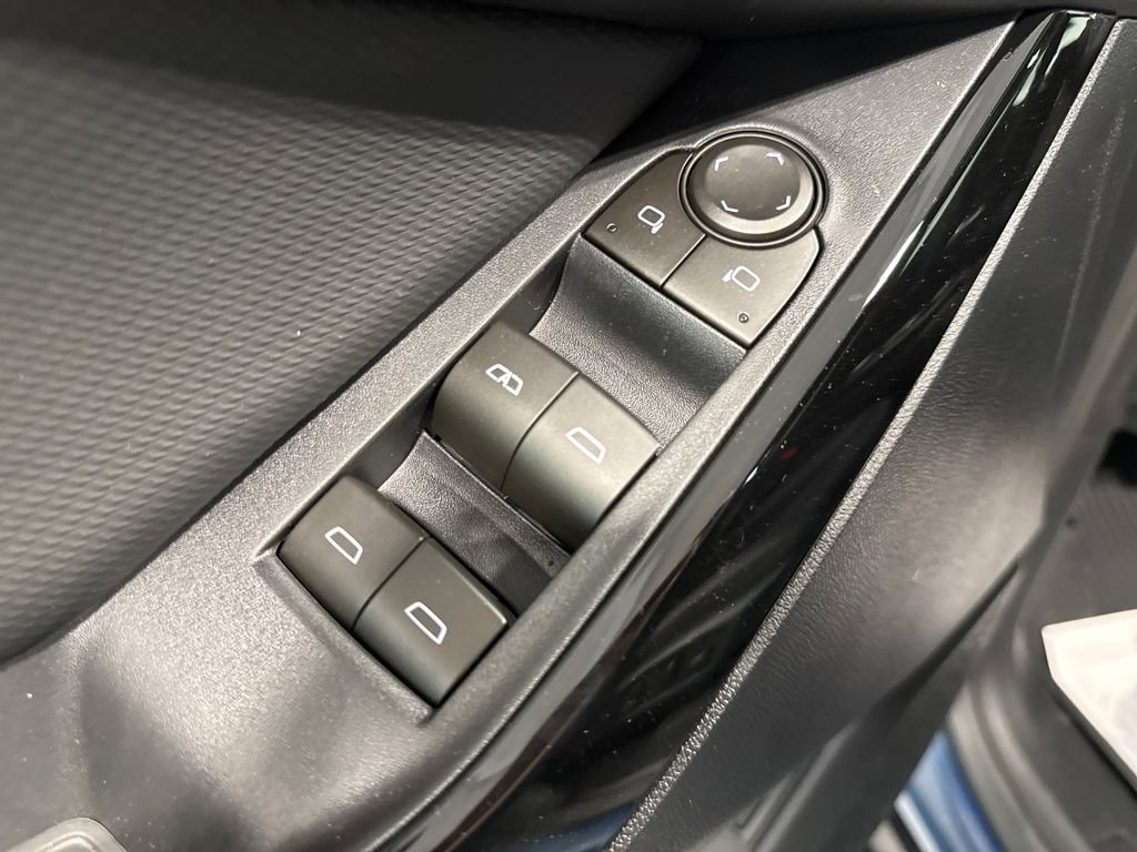 New 2026 Chevrolet Equinox LT w/ Convenience Package II FWD image 33