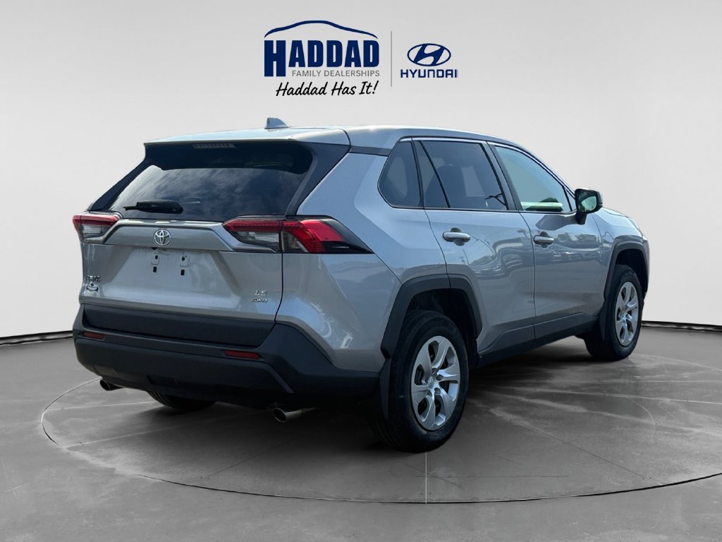 Used 2022 Toyota RAV4 LE AWD/4WD image 5