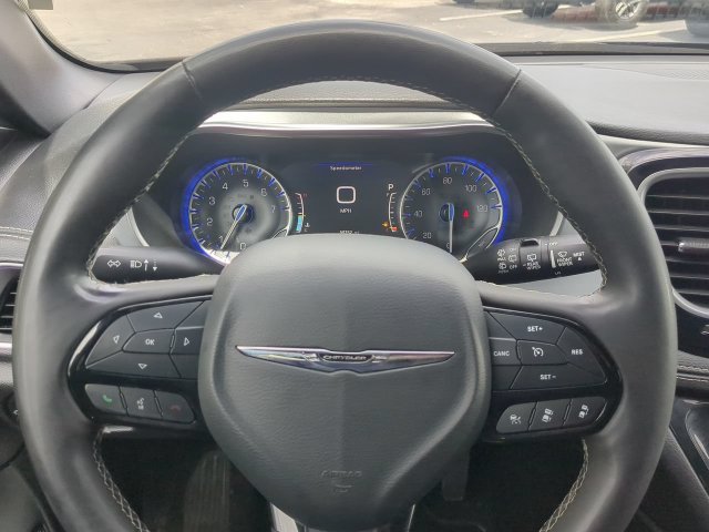 Used 2025 Chrysler Pacifica Limited FWD image 34
