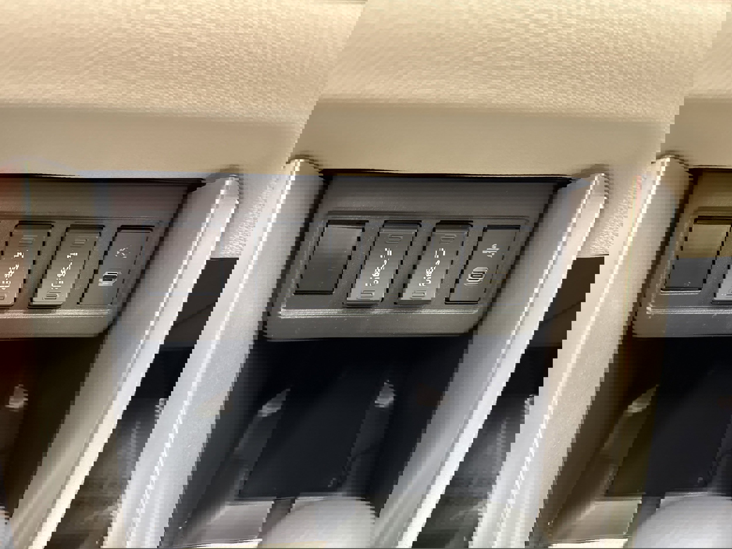 Used 2024 Toyota Corolla Cross XLE w/ Convenience Package image 38