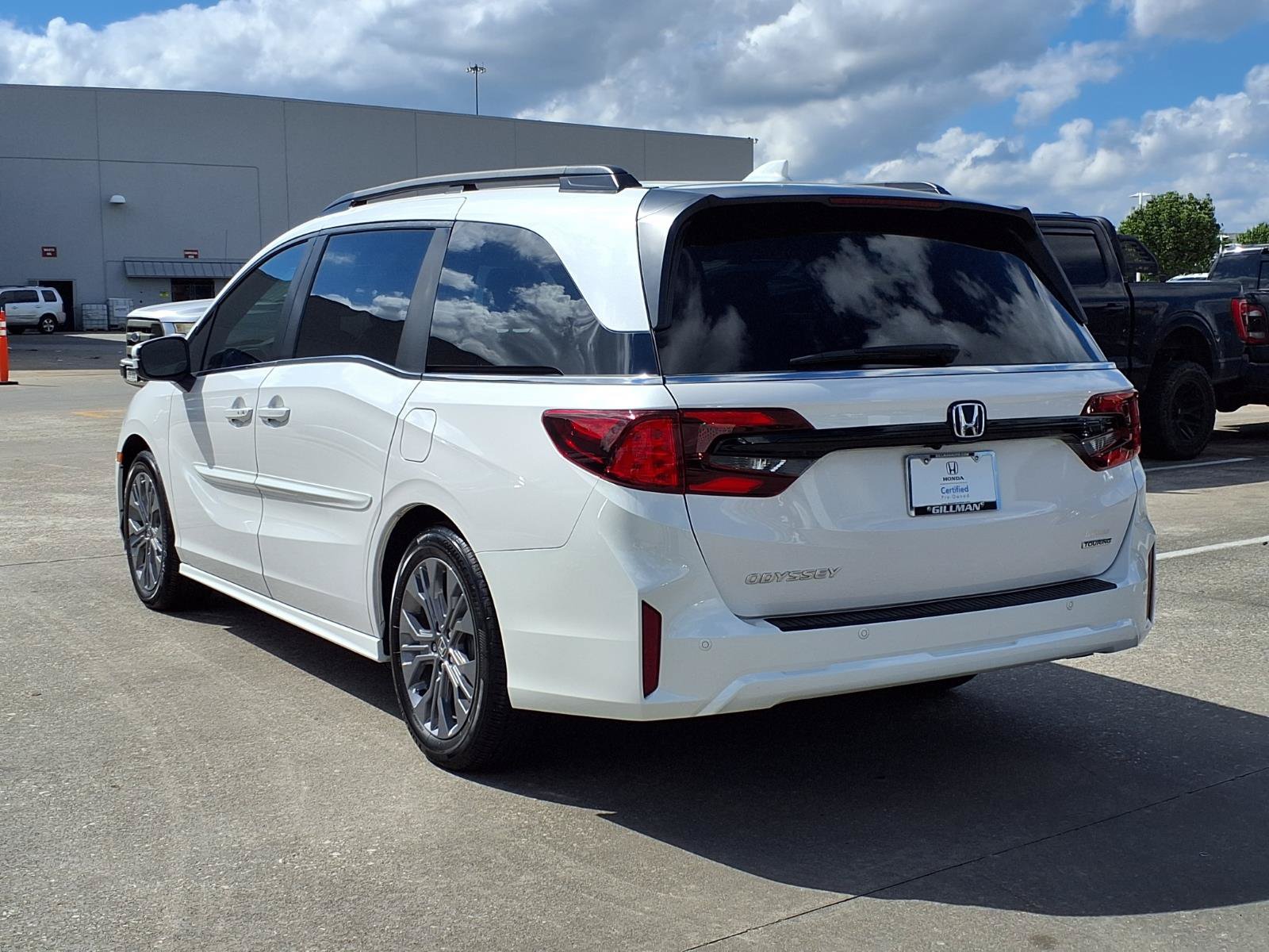 Used 2026 Honda Odyssey Touring image 3