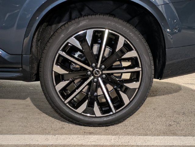 New 2026 Volvo XC90 T8 Plus w/ Protection Package AWD/4WD image 11