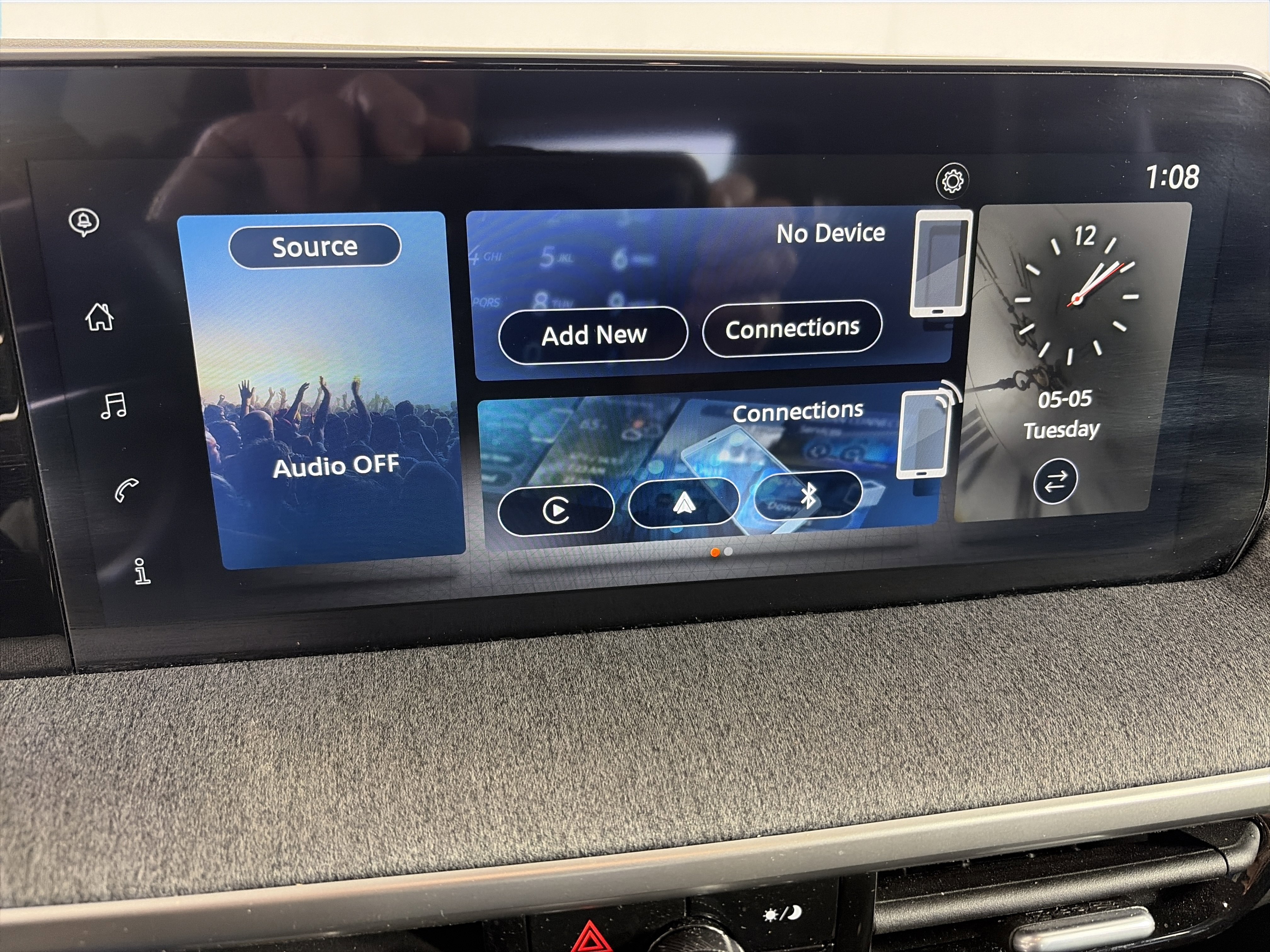 Used 2025 Nissan Kicks SV AWD/4WD image 18
