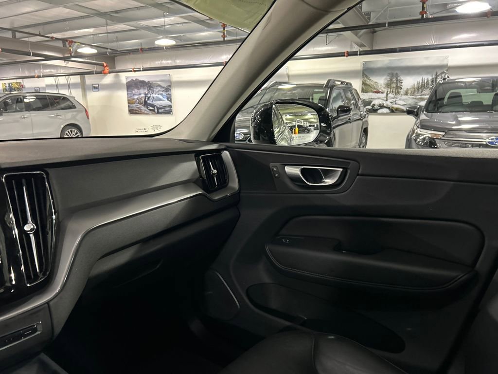 Certified 2024 Volvo XC60 B5 Core w/ Protection Package Premier image 24