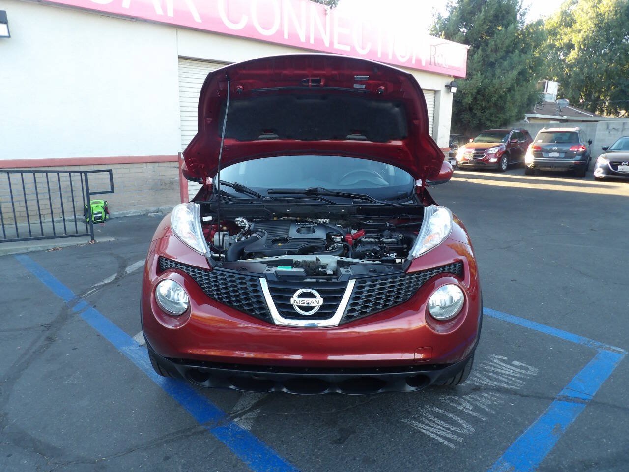 Used 2014 Nissan Juke SV w/ Interior Illumination Package FWD image 12