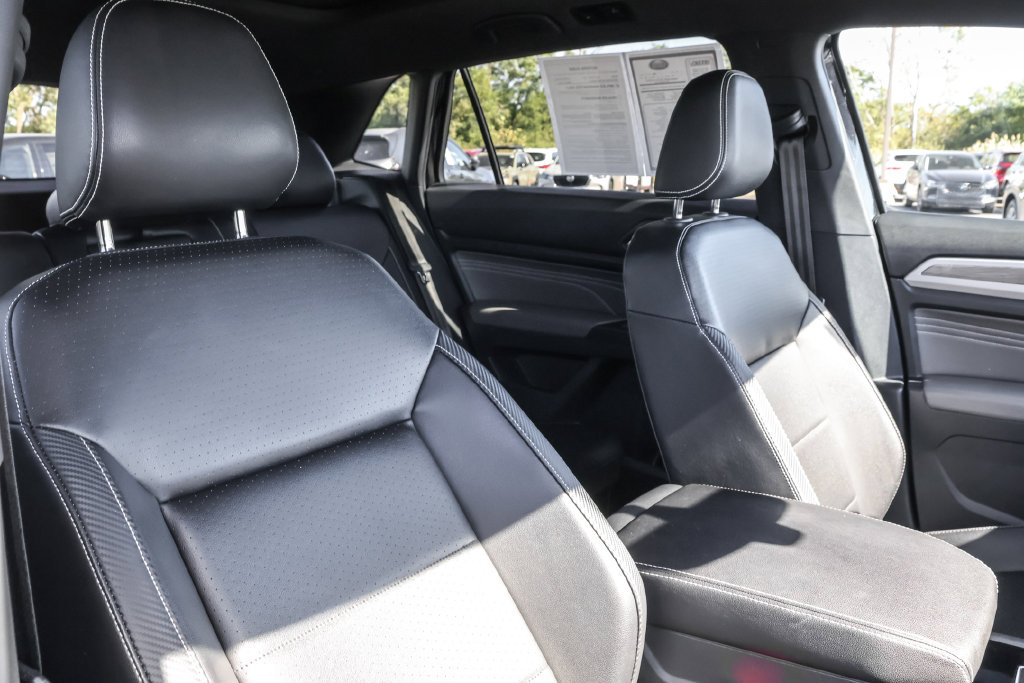 Certified 2023 Volkswagen Atlas Cross Sport SE w/ Panoramic Sunroof Package AWD/4WD image 38