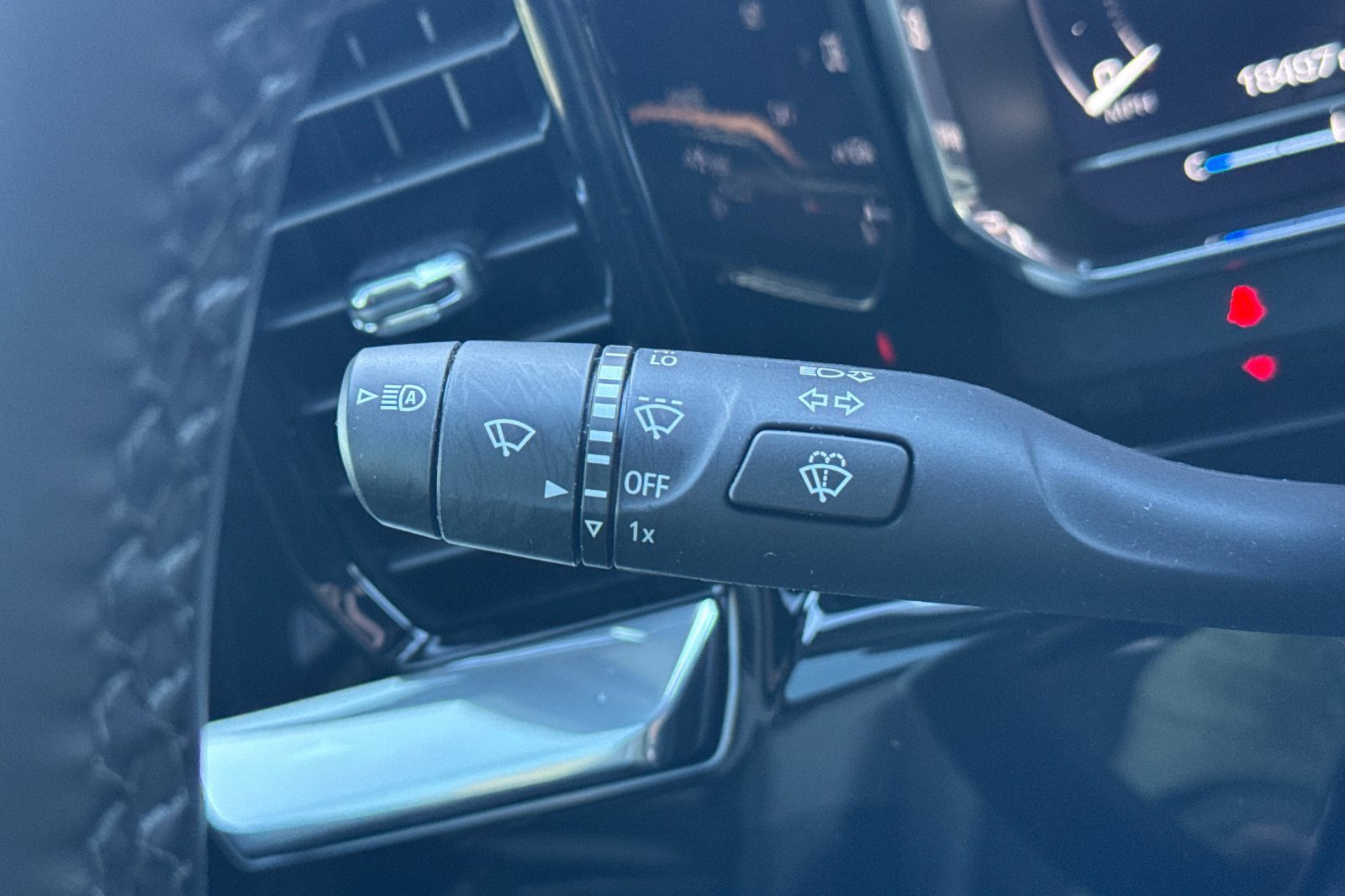 Used 2025 GMC Sierra 1500 Elevation image 35