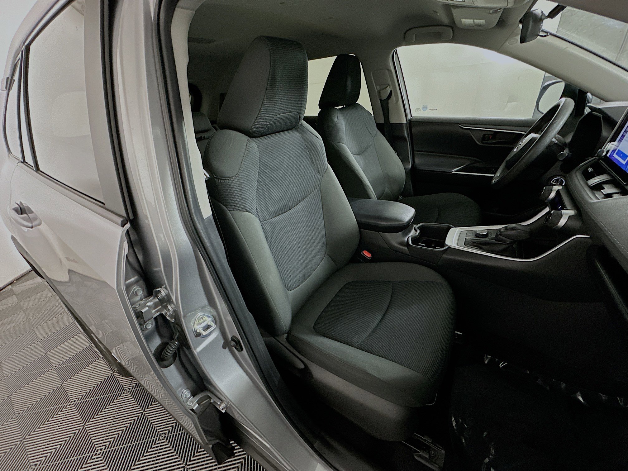 Used 2024 Toyota RAV4 LE AWD/4WD image 27
