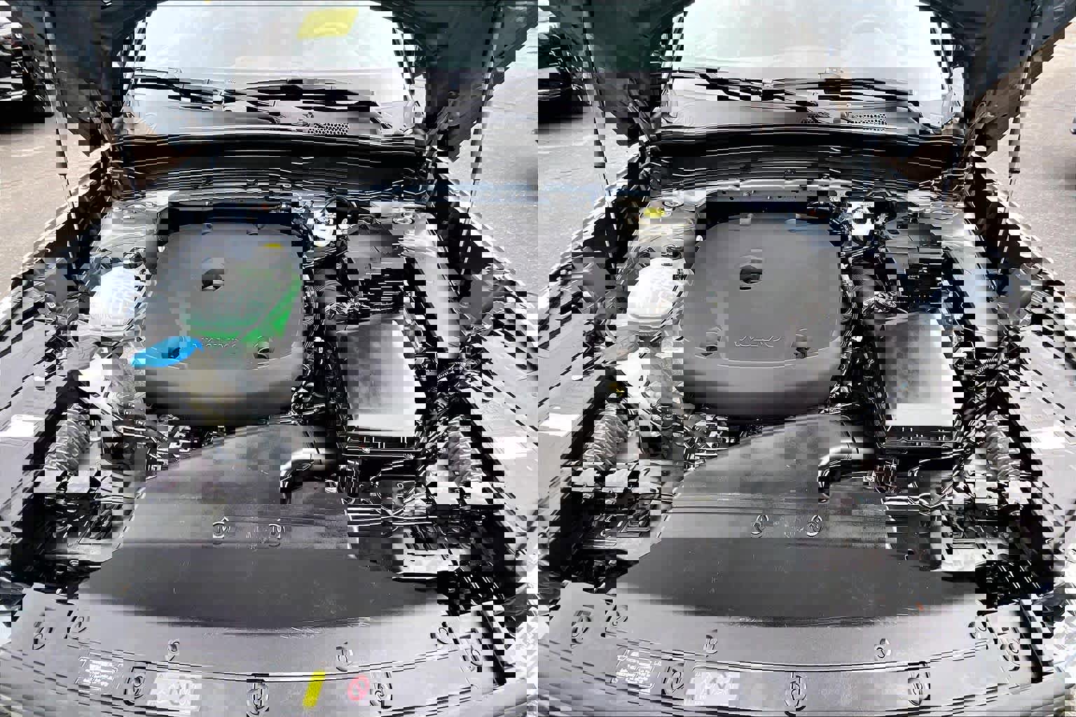 Used 2022 Volvo XC40 T5 R-Design w/ Advanced Package image 28