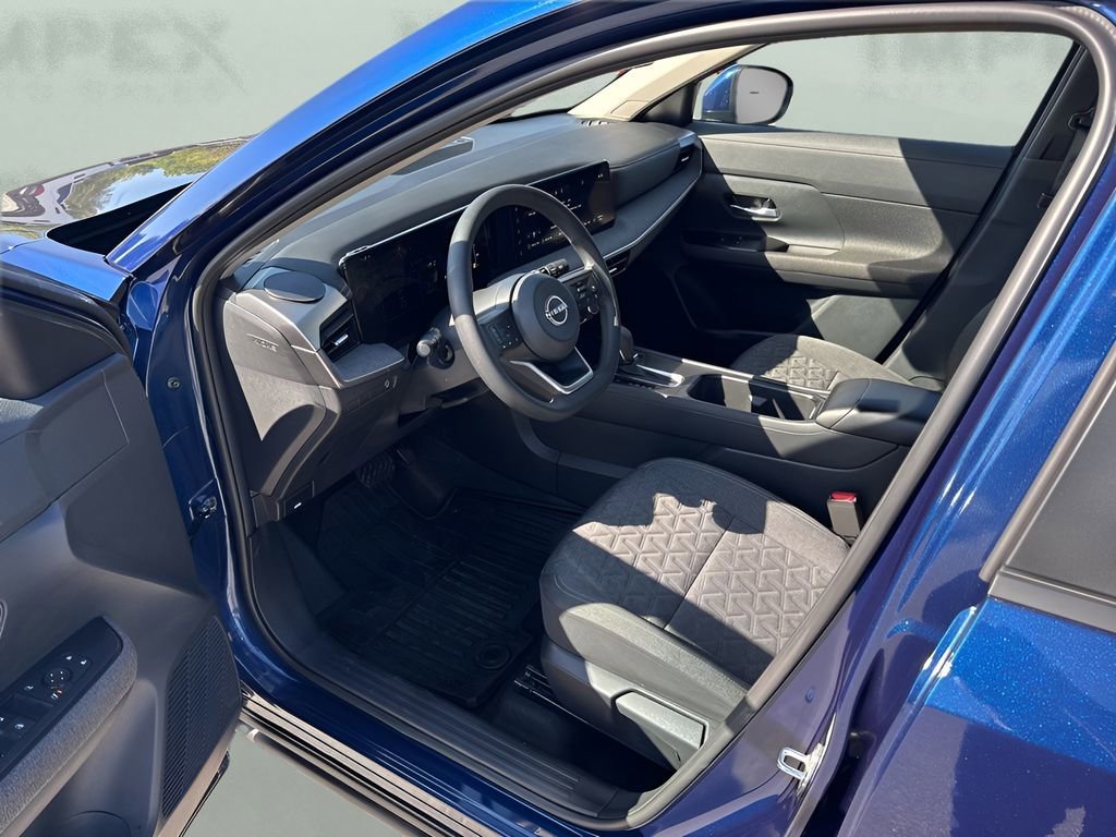 Used 2025 Nissan Kicks SV FWD image 9