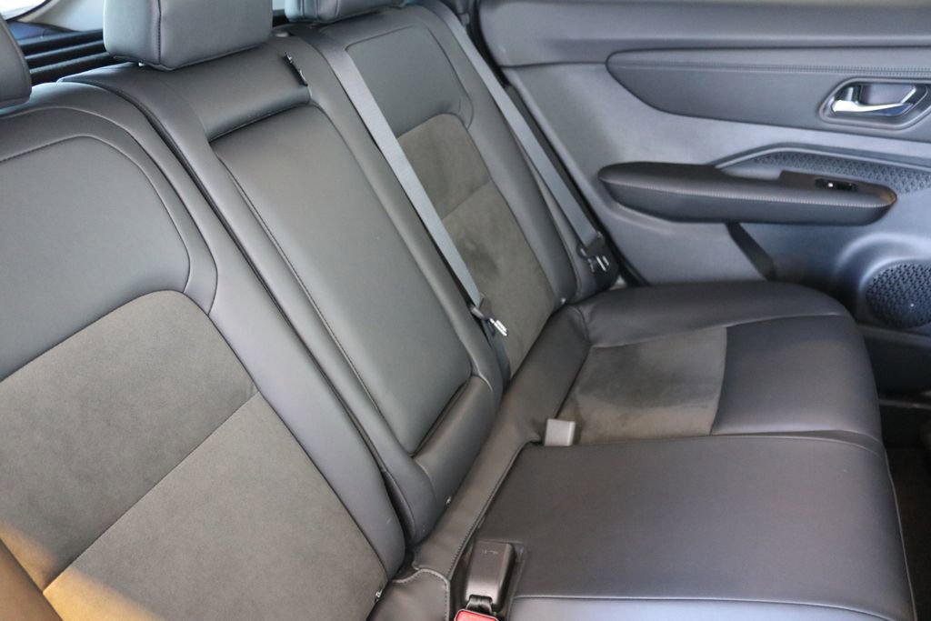 Used 2023 Nissan Ariya AWD image 33