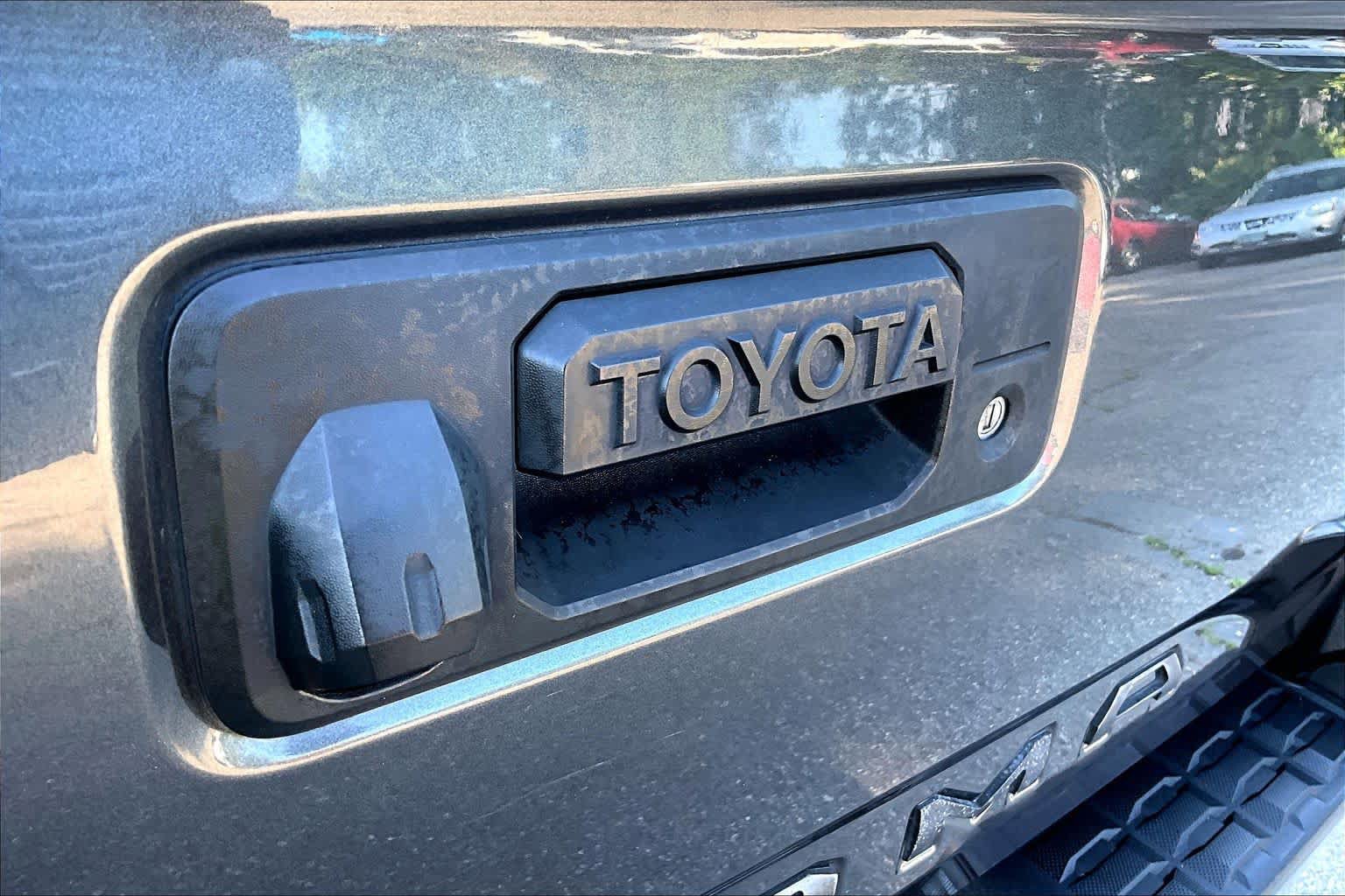 Used 2020 Toyota Tacoma TRD Off-Road w/ Technology Package AWD/4WD image 29