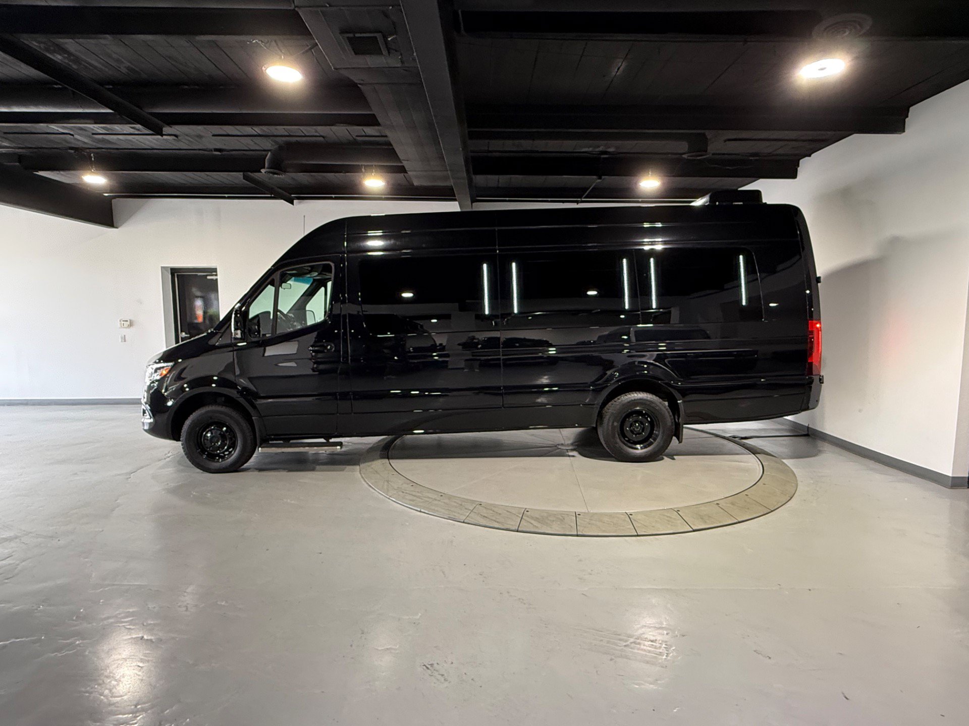 Used 2024 Mercedes-Benz Sprinter 3500 image 3