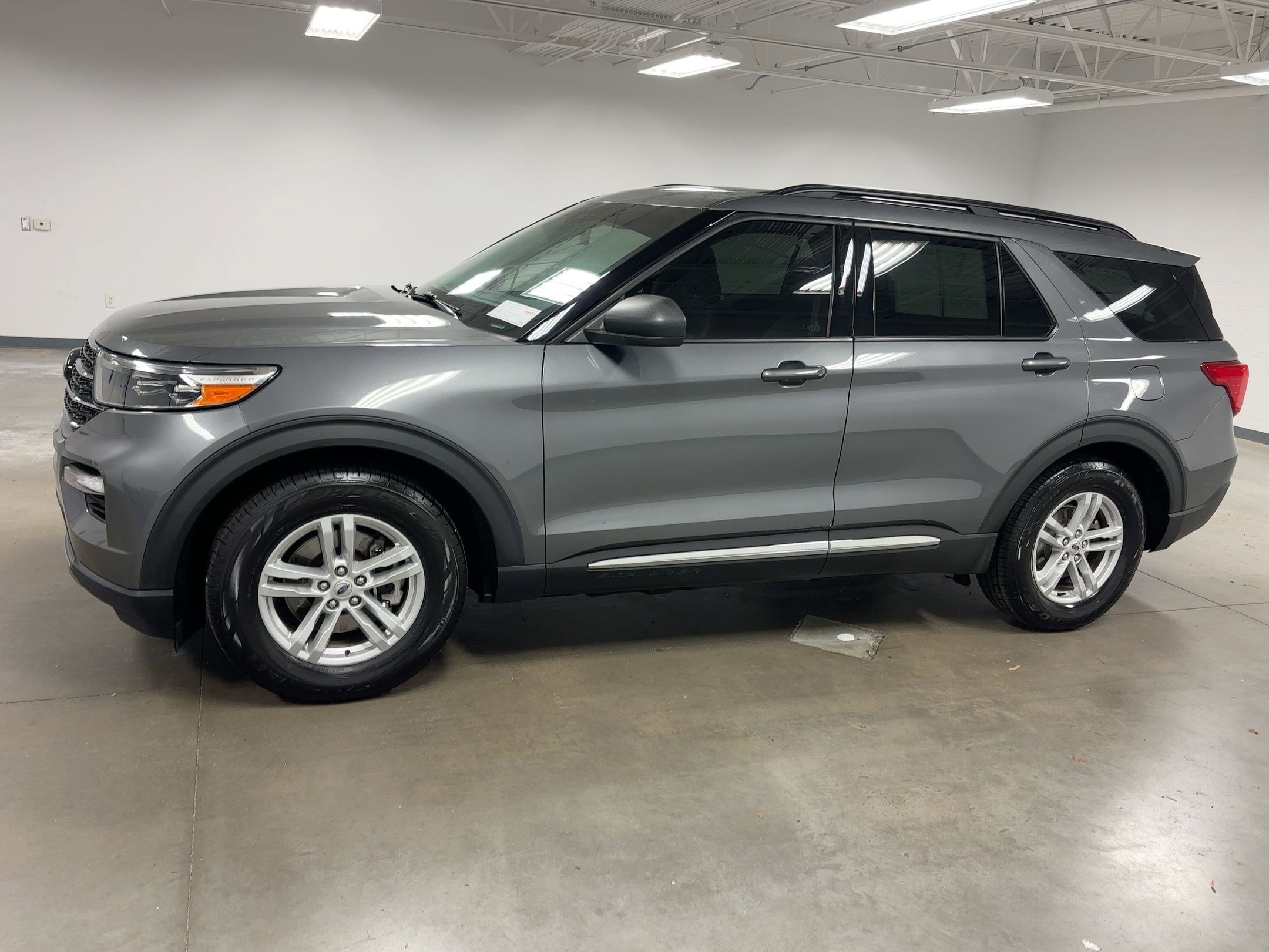 Used 2022 Ford Explorer XLT w/ Equipment Group 202A image 20