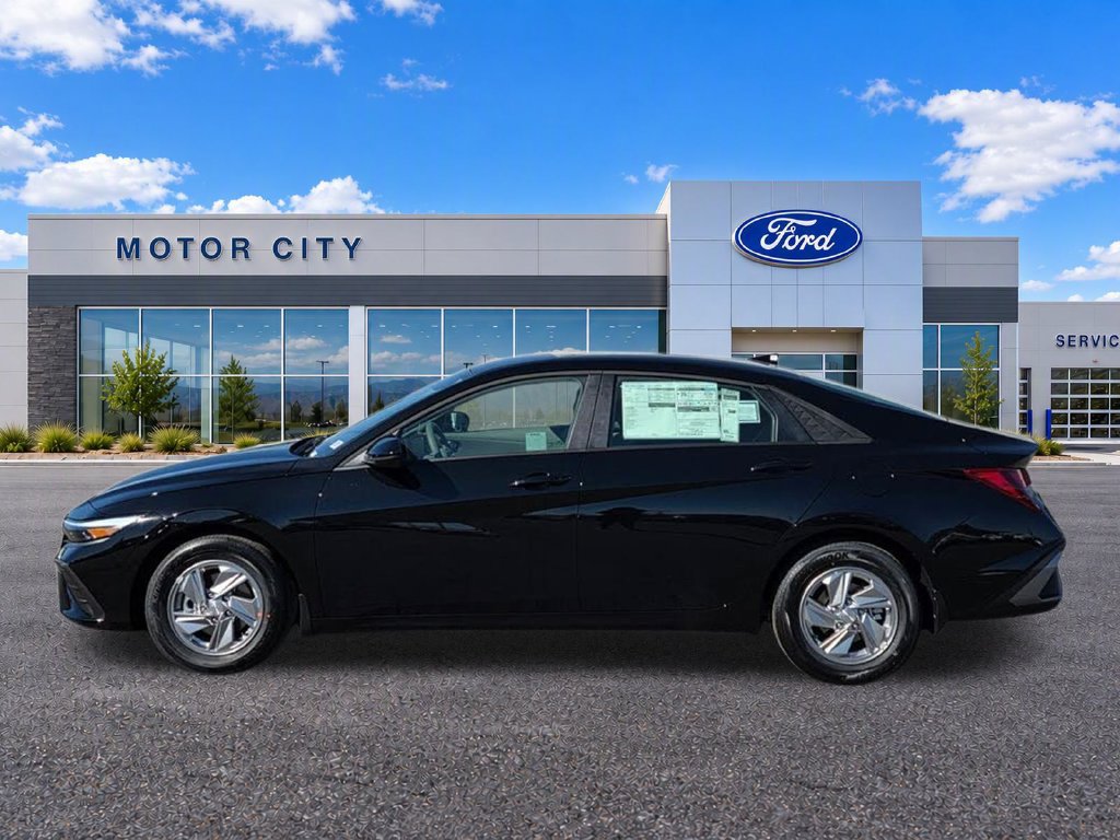 Used 2026 Hyundai Elantra SE FWD image 3