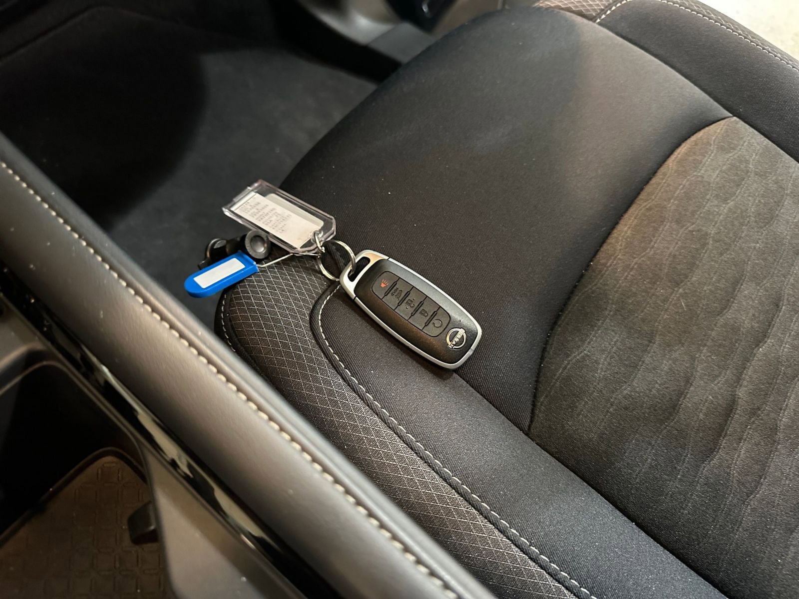 Used 2025 Nissan Pathfinder SV image 21