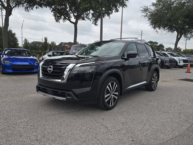 Certified 2025 Nissan Pathfinder Platinum w/ Cargo Package AWD/4WD image 4