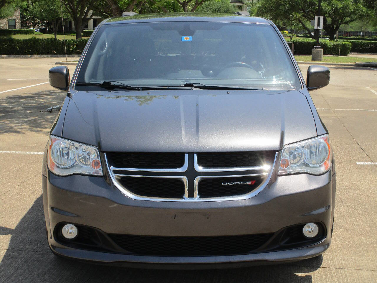 Used 2019 Dodge Grand Caravan SXT image 4