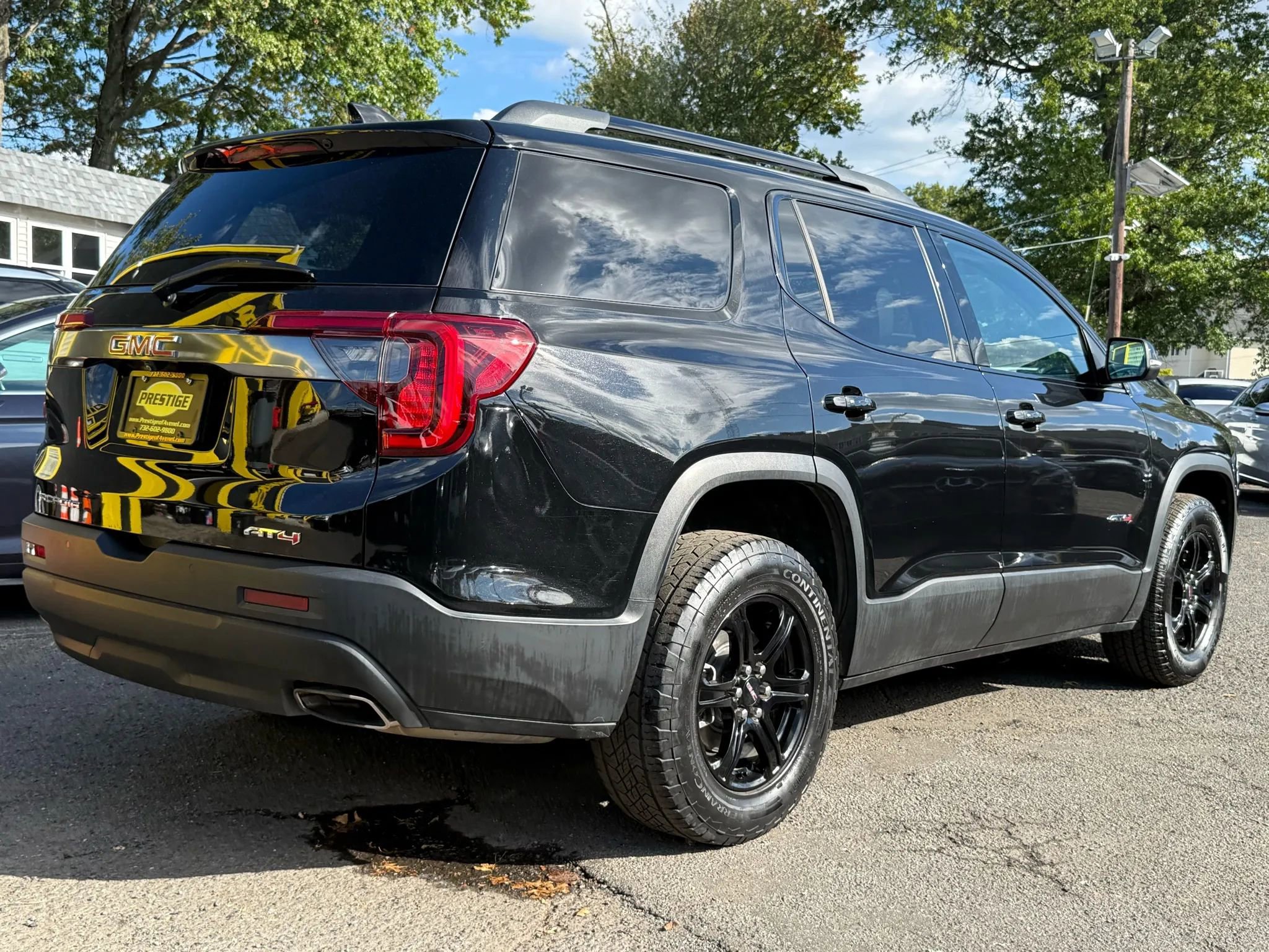 Used 2022 GMC Acadia AT4 w/ Technology Package image 6