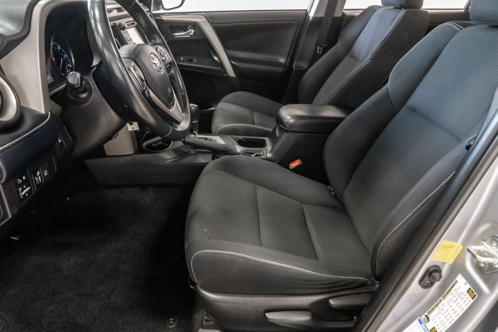 Used 2018 Toyota RAV4 XLE AWD/4WD image 11