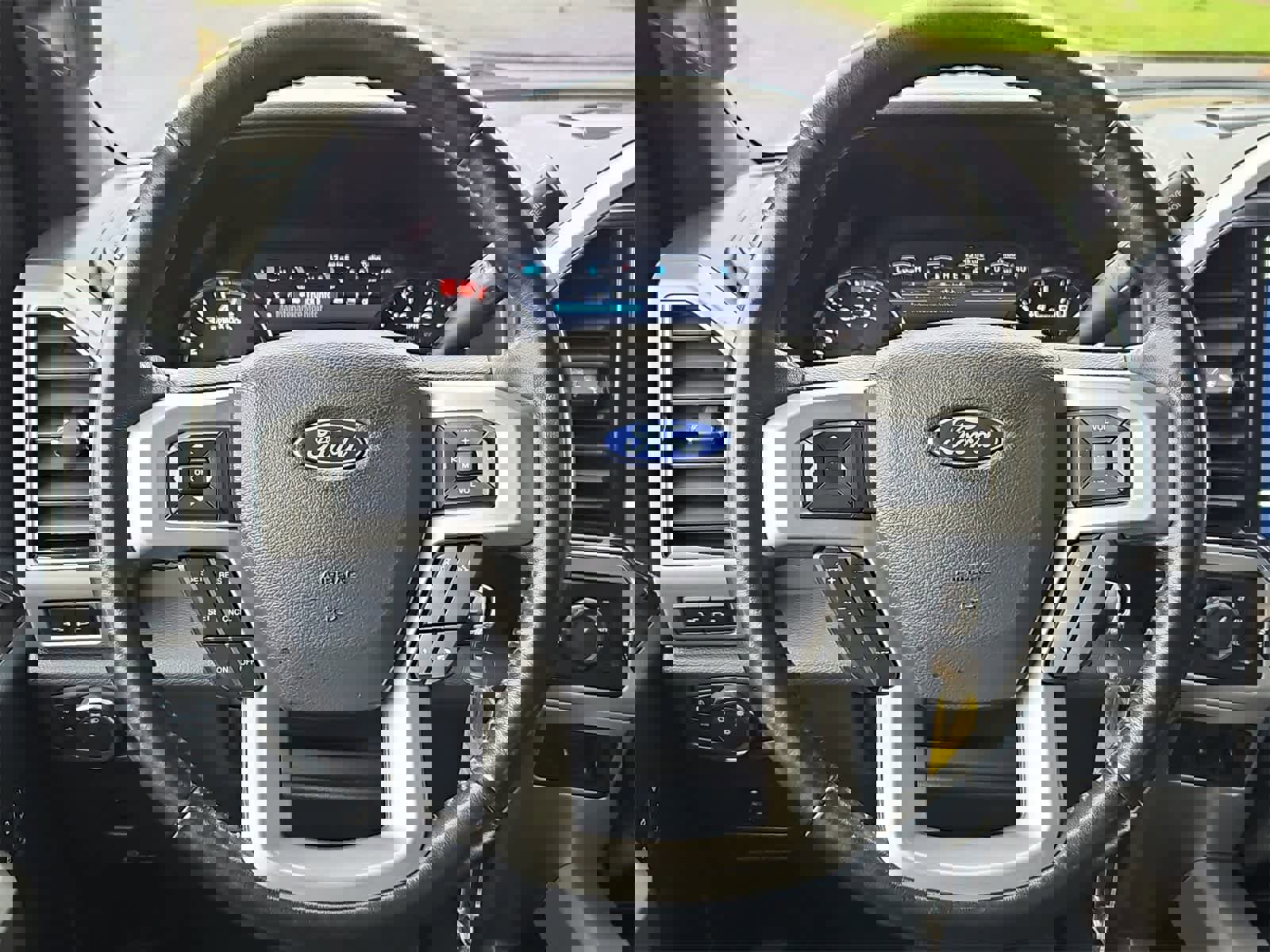 Used 2022 Ford F350 Lariat w/ FX4 Off-Road Package image 22