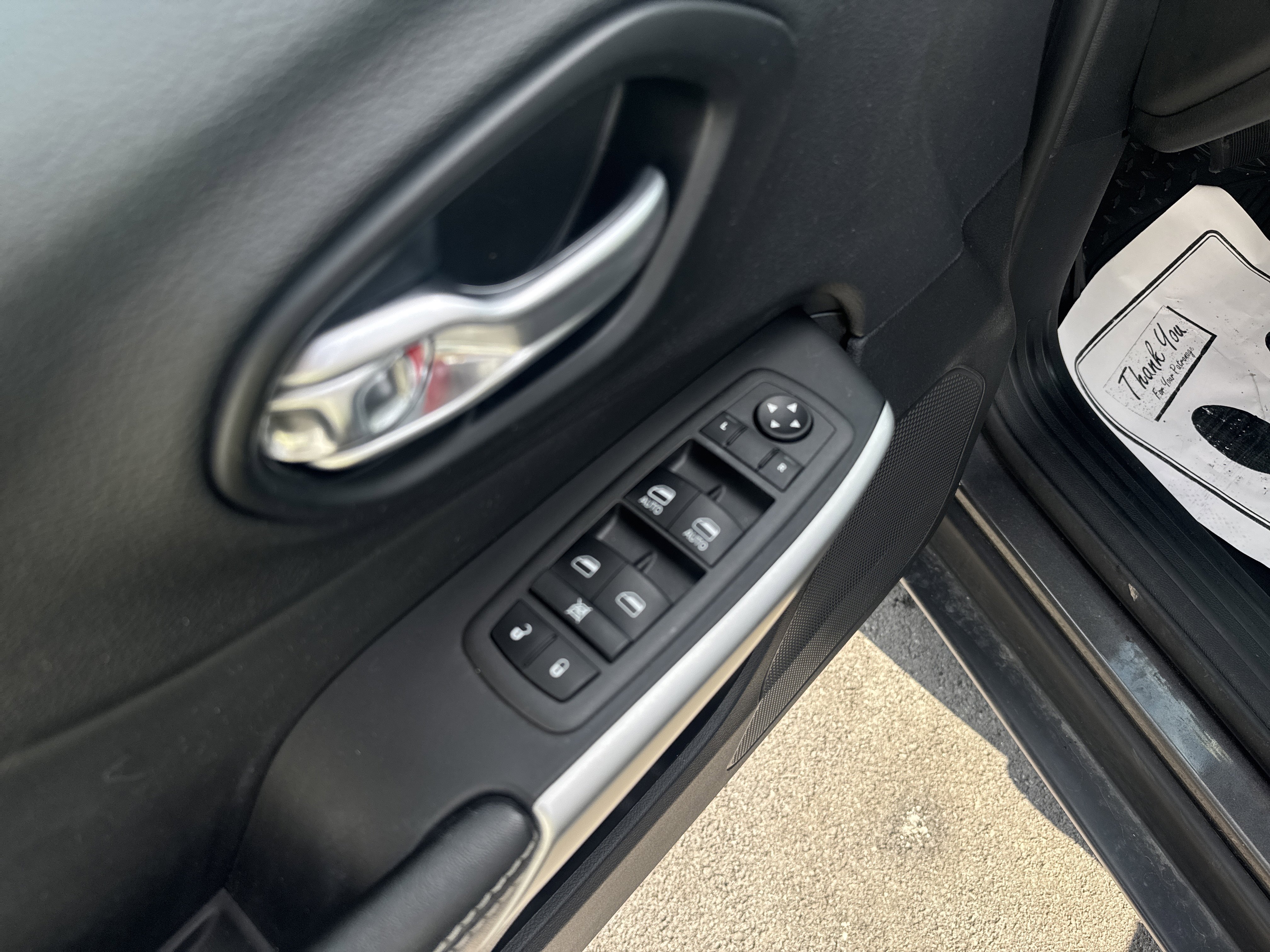 Used 2022 Jeep Cherokee Latitude w/ Sun & Sound Group AWD/4WD image 16