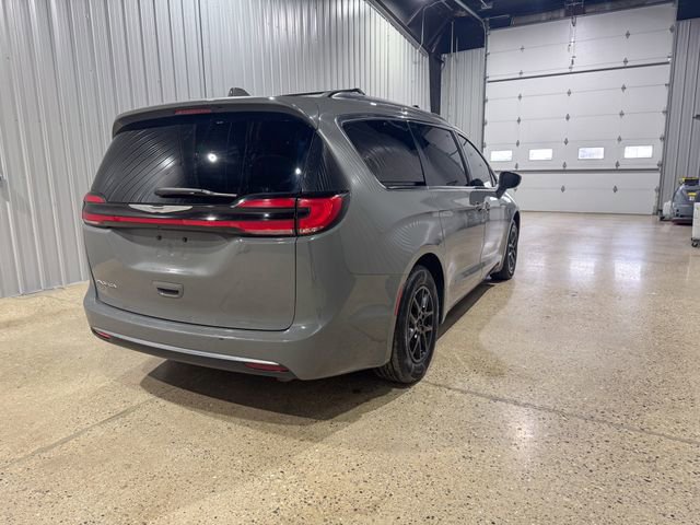 Used 2022 Chrysler Pacifica Touring-L image 7