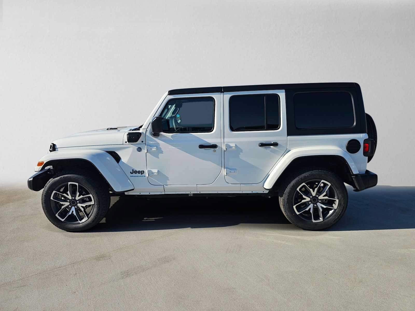 Used 2024 Jeep Wrangler Unlimited w/ Convenience Group AWD/4WD image 6