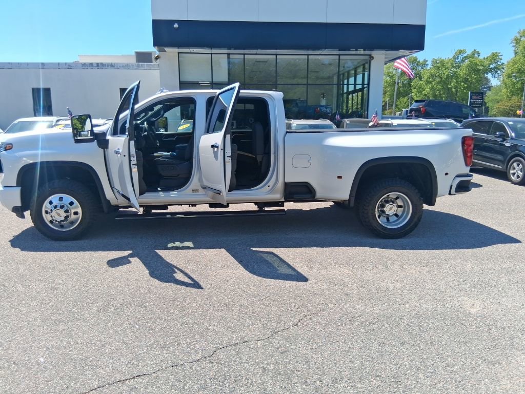 Used 2024 Chevrolet Silverado 3500 High Country w/ Technology Package image 27