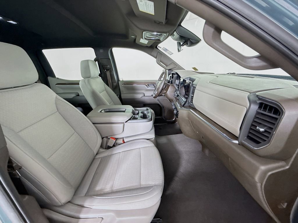 Used 2025 Chevrolet Silverado 1500 LT image 29