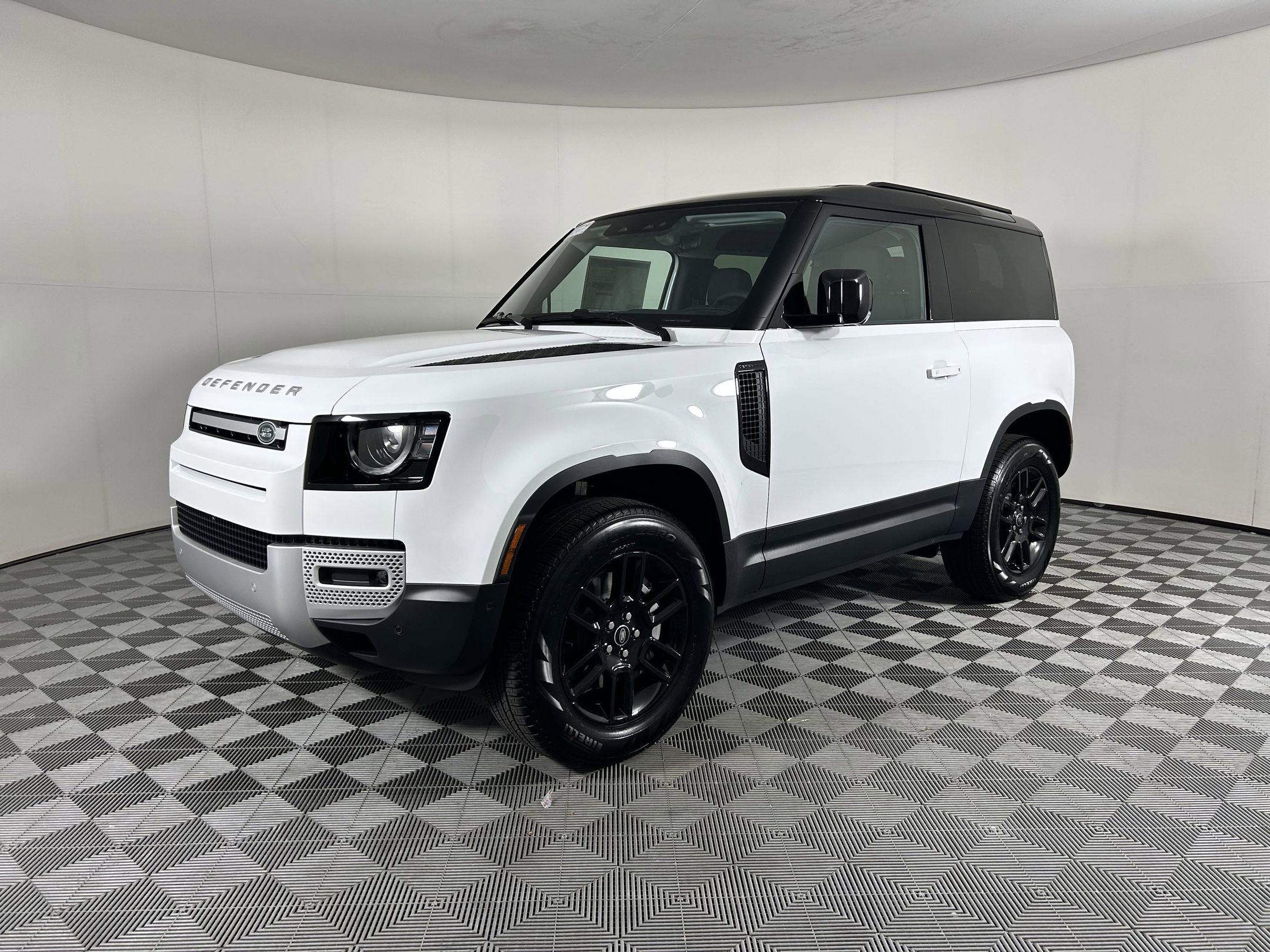 Used 2025 Land Rover Defender 90 S AWD/4WD video 1