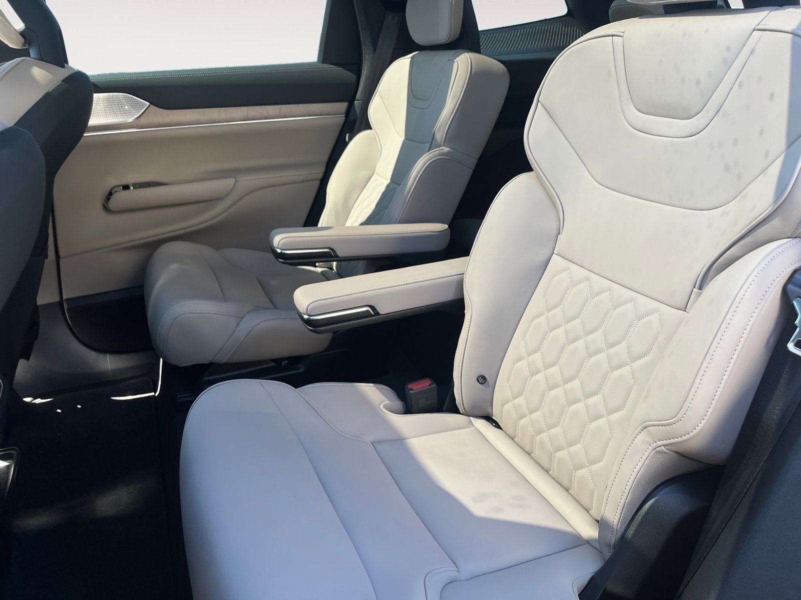 New 2025 Volvo EX90 Ultra image 13