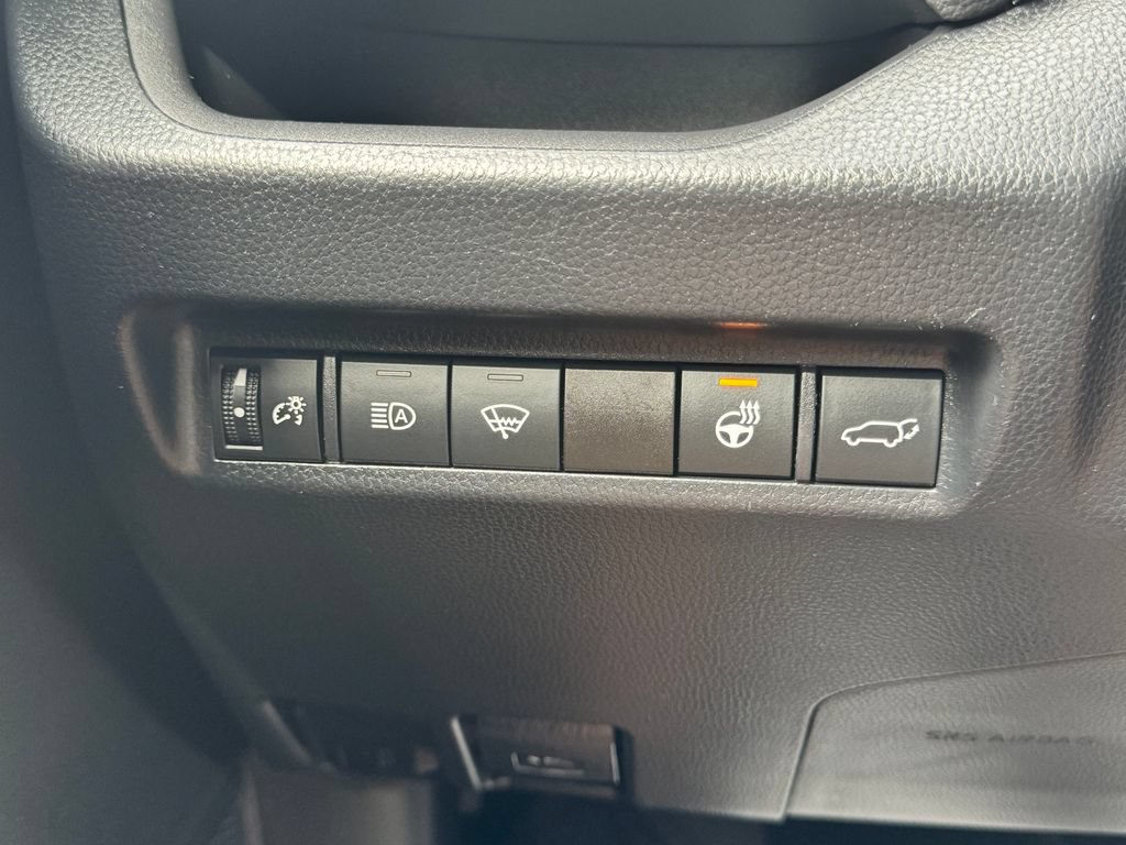 Used 2022 Toyota RAV4 XLE Premium AWD/4WD image 34