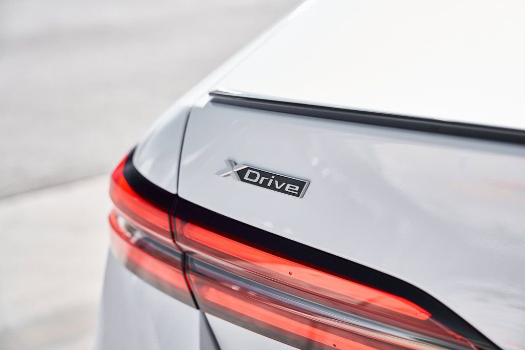 Used 2026 BMW 550e xDrive image 12