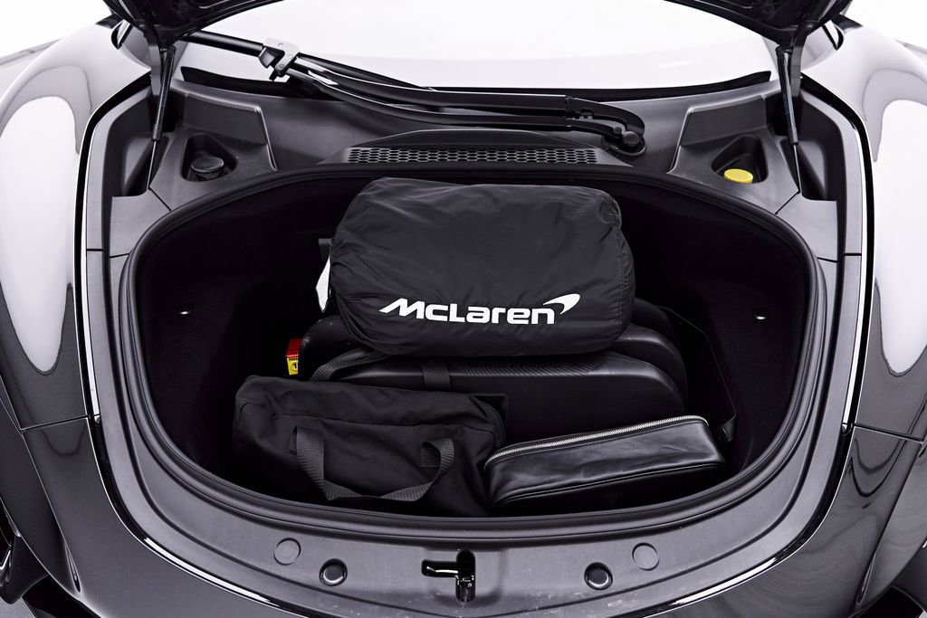 Used 2026 McLaren Artura RWD image 32