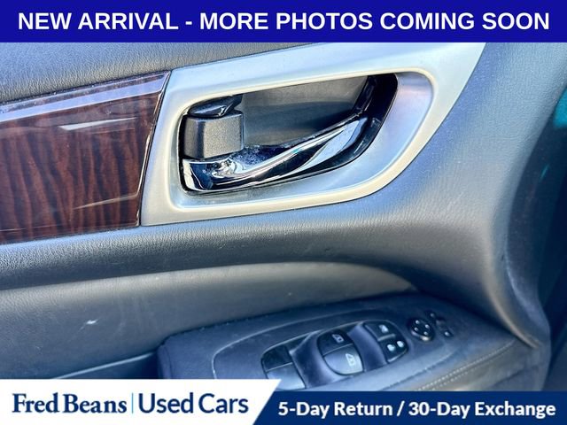 Used 2013 Nissan Pathfinder Platinum w/ Platinum Premium Pkg image 3