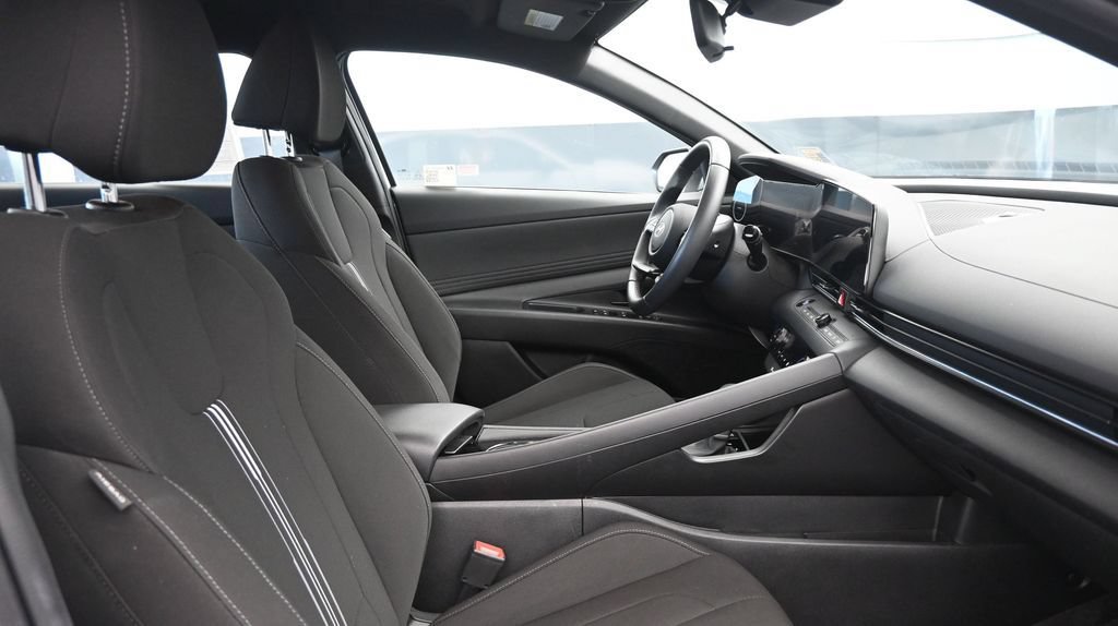 Used 2025 Hyundai Elantra SEL FWD image 10