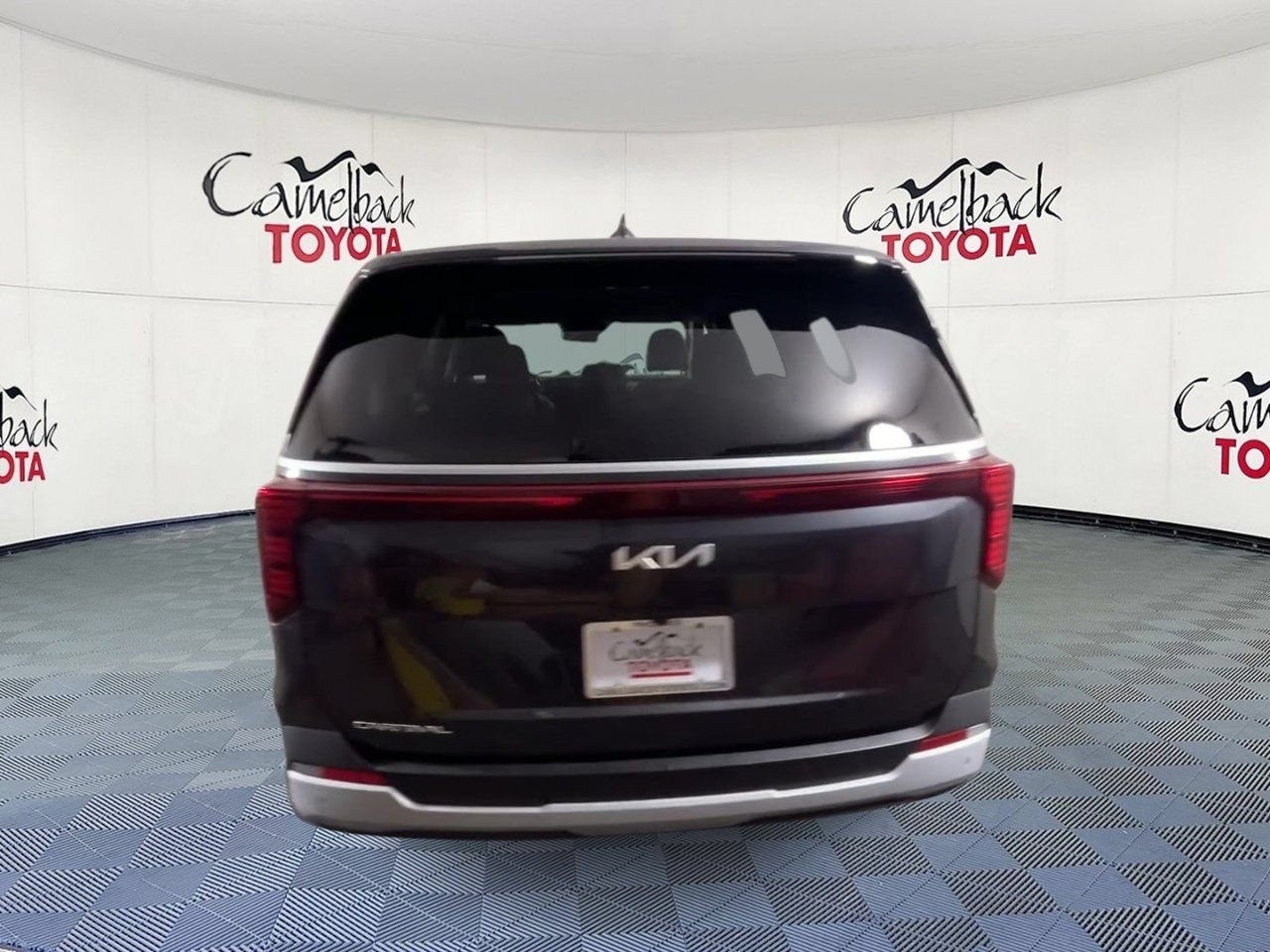Used 2025 Kia Carnival FWD image 9