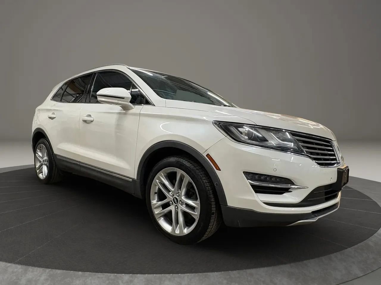 Used 2017 Lincoln MKC Reserve AWD/4WD image 2