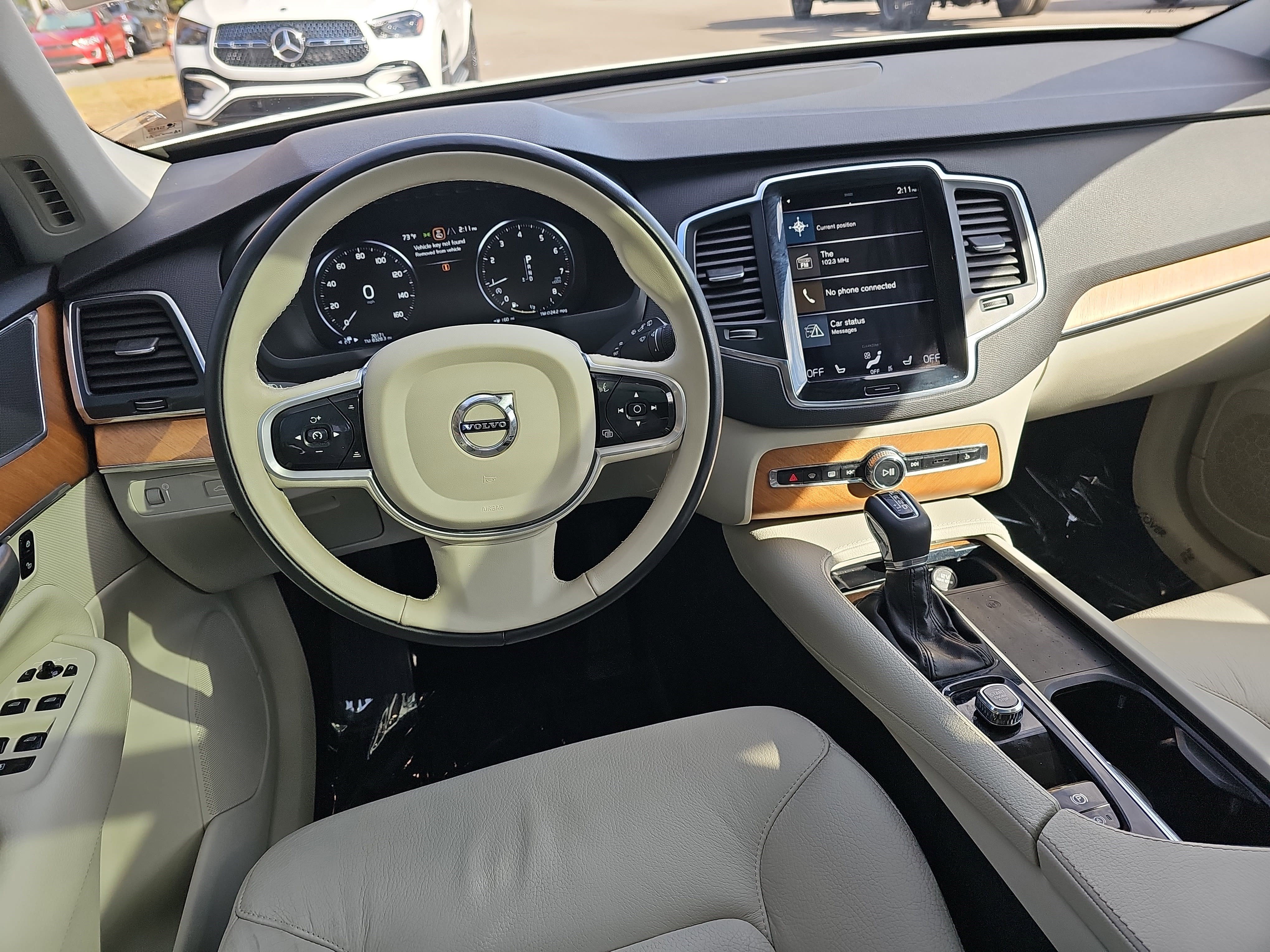 Used 2022 Volvo XC90 T6 Momentum w/ Climate Package image 16