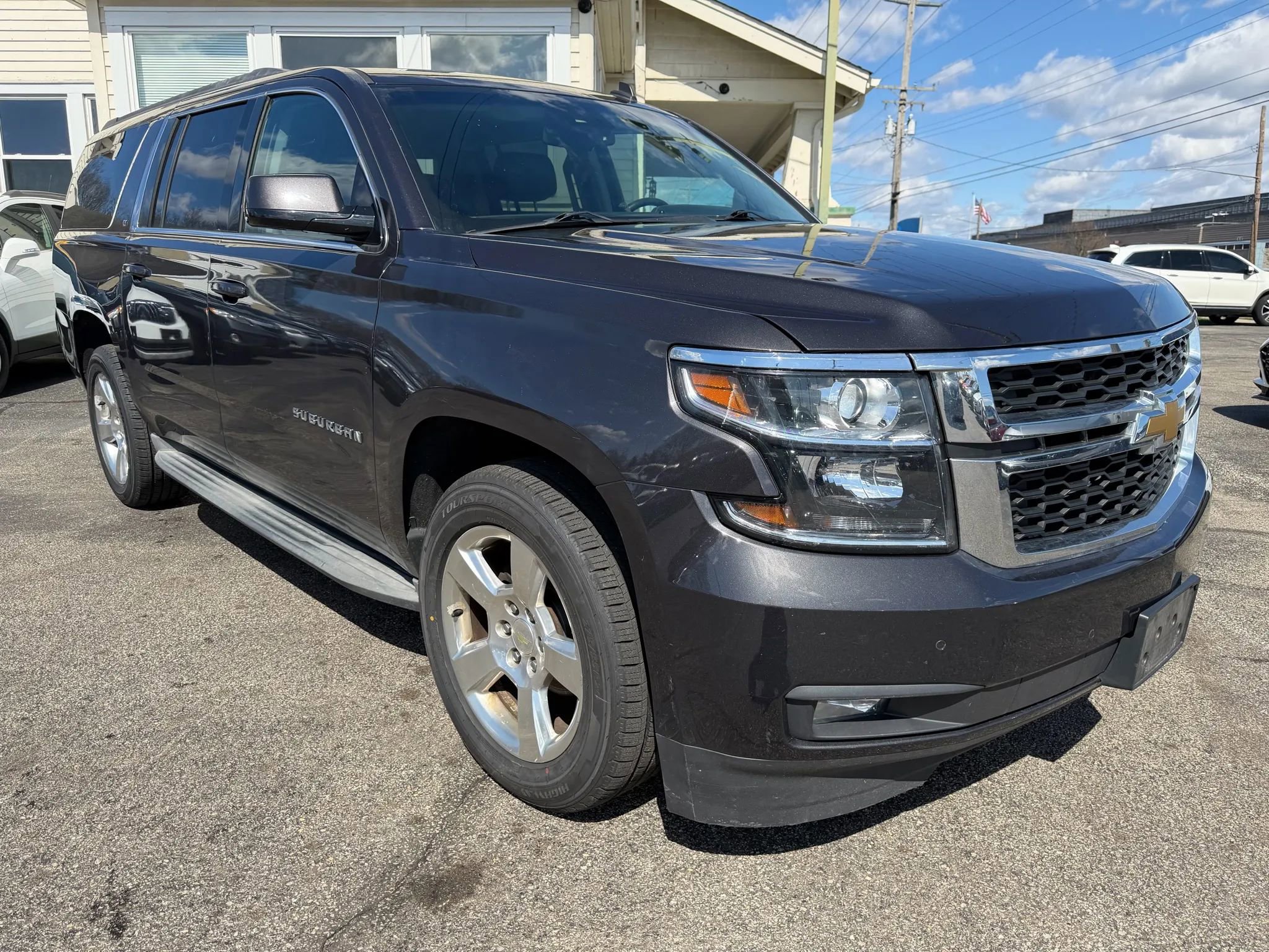 Used 2015 Chevrolet Suburban LT w/ Luxury Package AWD/4WD image 5