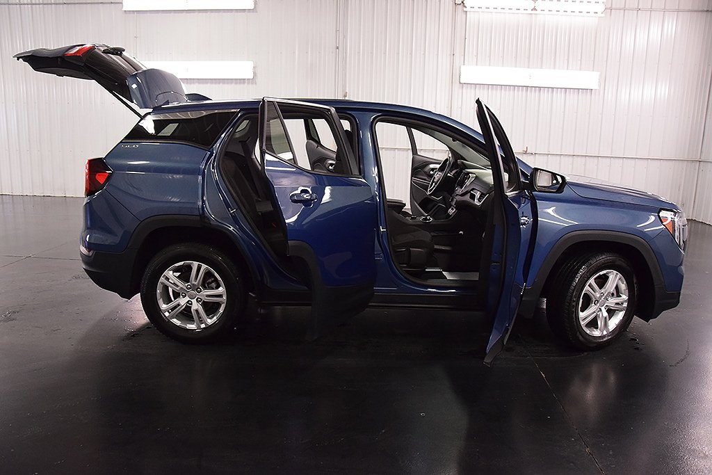 Used 2024 GMC Terrain SLE image 32
