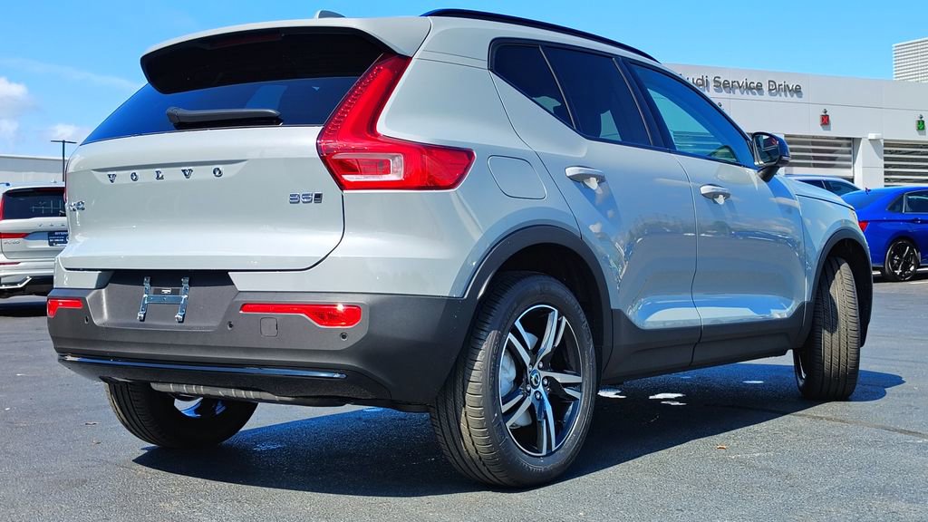 New 2026 Volvo XC40 B5 Core AWD/4WD image 3