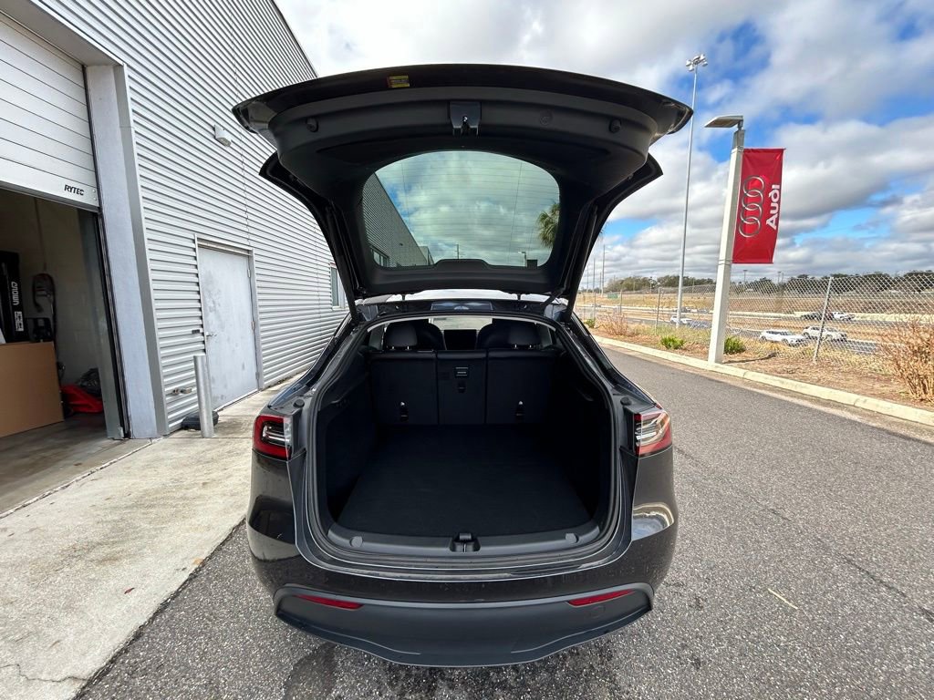 Used 2024 Tesla Model Y 2WD image 43