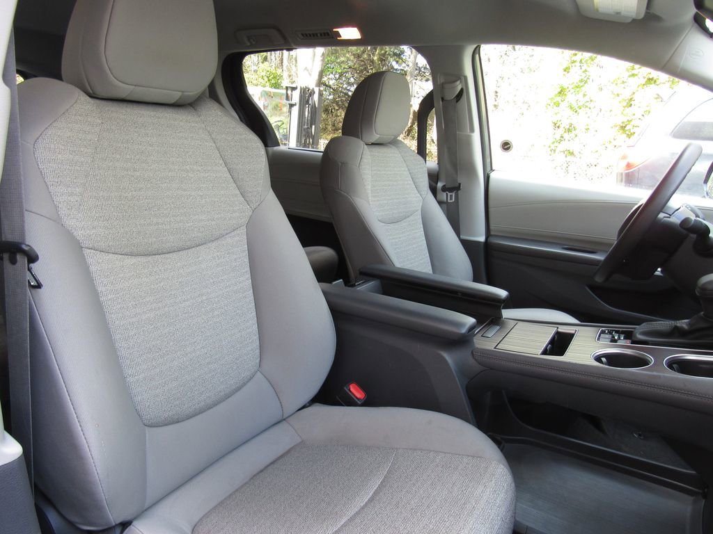 Certified 2023 Toyota Sienna LE AWD/4WD image 21
