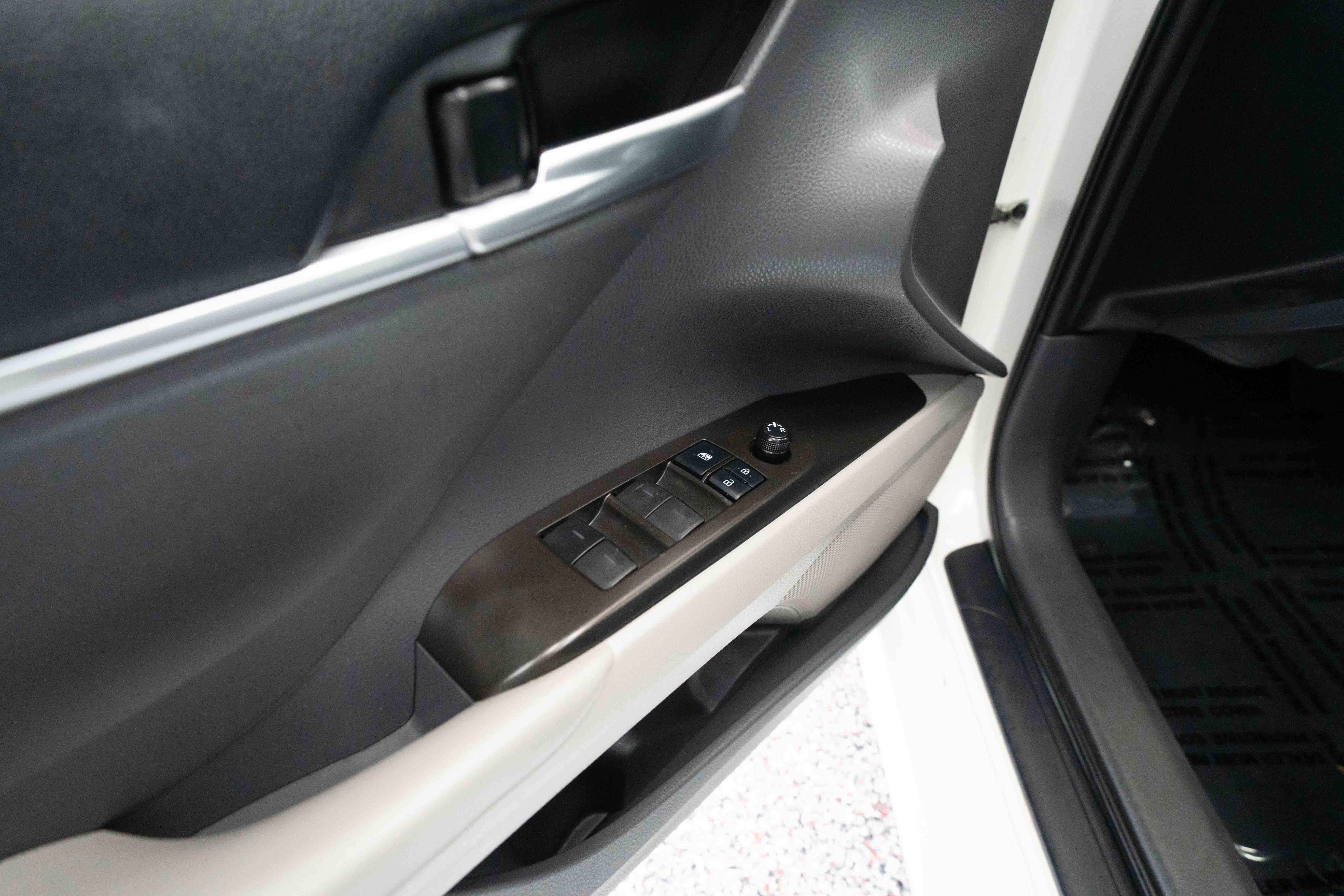Used 2021 Toyota Camry LE FWD image 7