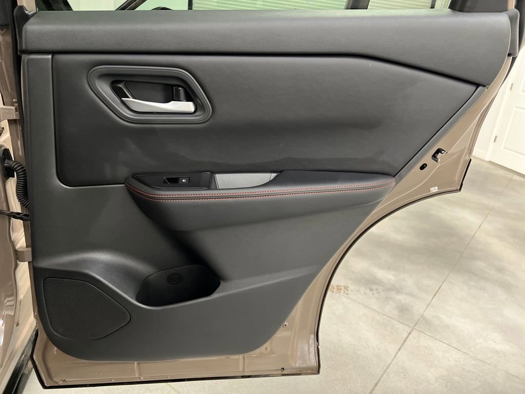 Used 2025 Nissan Rogue SV image 19