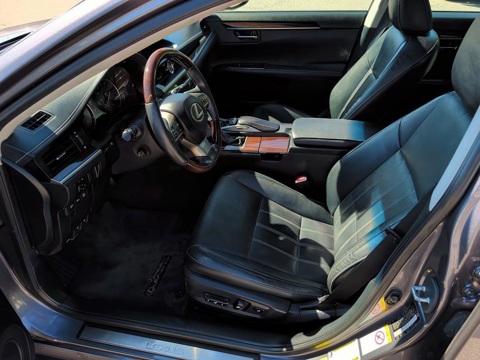 Used 2016 Lexus ES 350 w/ Luxury Package w/Wood Trim FWD image 8
