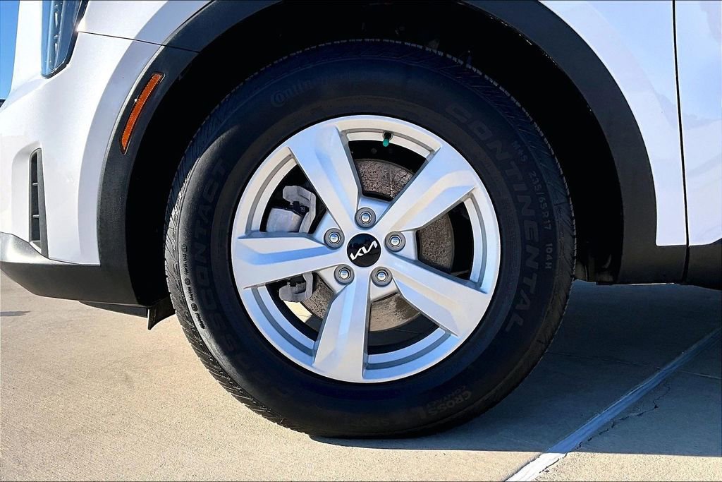 Used 2025 Kia Sorento LX image 11